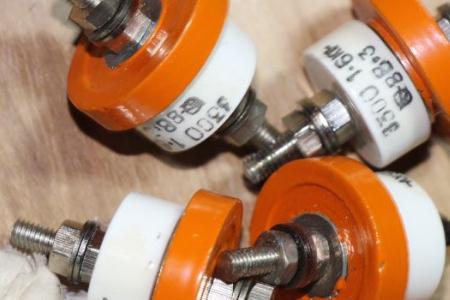 真空開關(guān)管的氣密絕緣系統(tǒng)、屏蔽系統(tǒng)以及導(dǎo)電系統(tǒng)